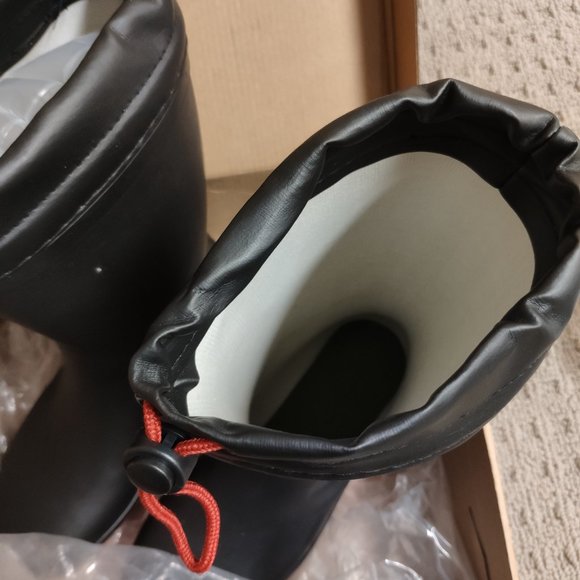 NWOT Rain boots size 9 - Picture 3 of 3